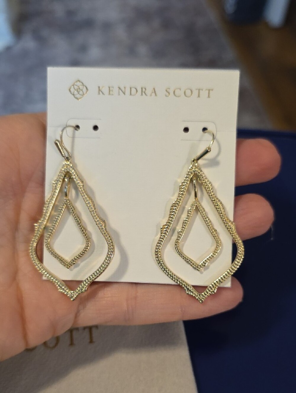 Kendra Scott Simon Drop Earrings Gold Tone - Picture 3 of 4